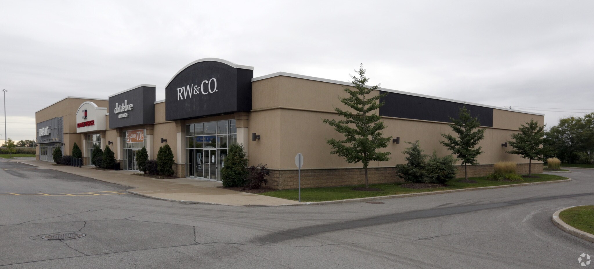 336-360 Pionniers, Terrebonne, QC for sale Primary Photo- Image 1 of 1