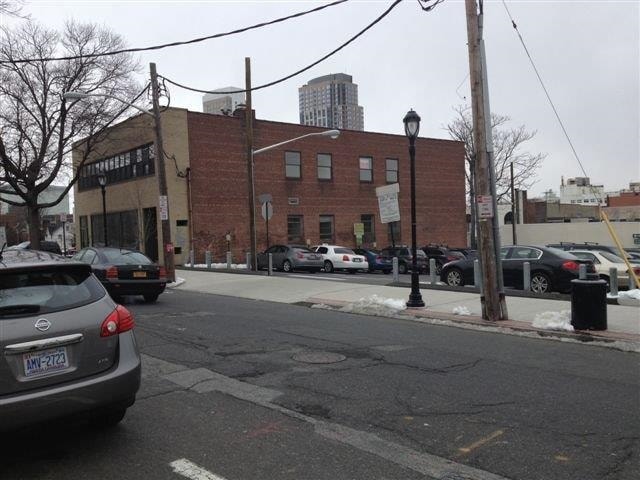 129-131 Court St, White Plains, NY for lease - Building Photo - Image 3 of 5