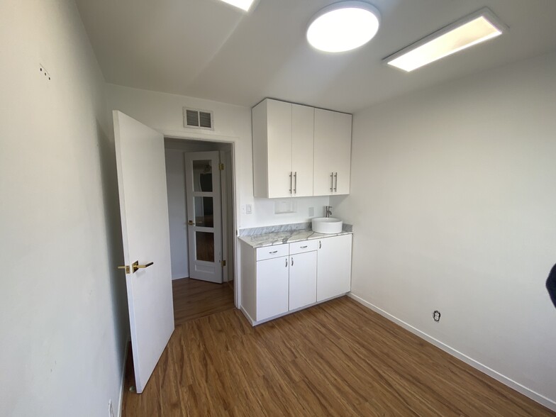 1244 7th St, Santa Monica, CA for lease - Interior Photo - Image 2 of 8