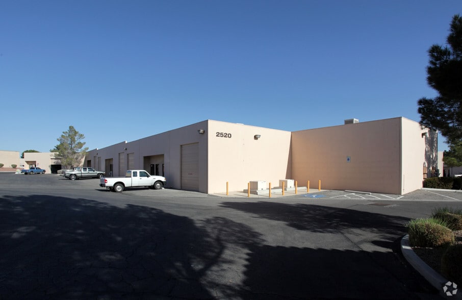 2520 E Sunset Ave, Las Vegas, NV for lease - Primary Photo - Image 1 of 4