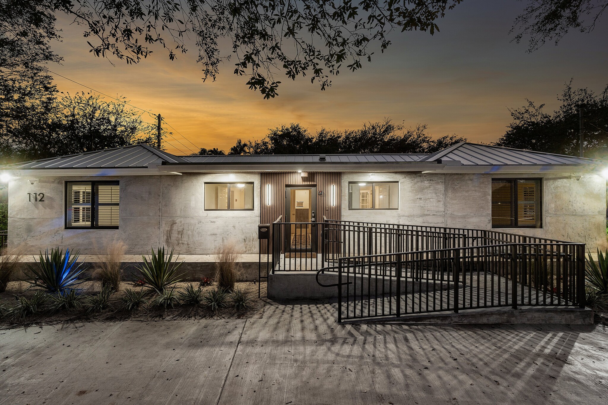 112 SE 10th St, Delray Beach, FL for sale Building Photo- Image 1 of 55