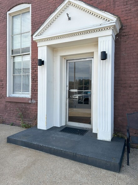 922 Main St, Lynchburg, VA for lease - Building Photo - Image 1 of 10