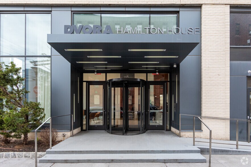 255 BRUNSWICK St, Jersey City, NJ for lease - Building Photo - Image 2 of 9