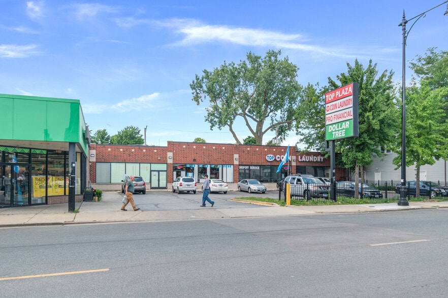 4916-4926 N Pulaski Rd, Chicago, IL for lease - Building Photo - Image 2 of 9
