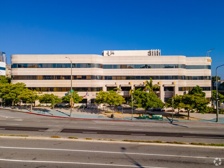 10390 Santa Monica Blvd, Los Angeles, CA for lease - Building Photo - Image 2 of 5