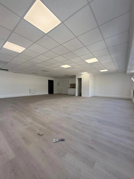 Office in Champigny-sur-Marne for lease - Interior Photo - Image 1 of 5