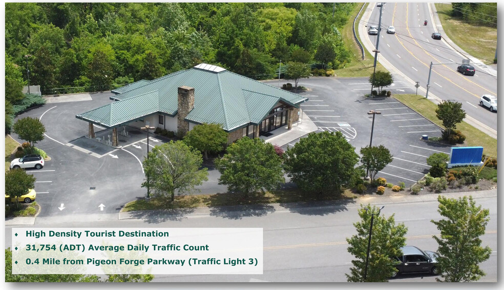 242 Wears Valley Rd, Pigeon Forge, TN for lease - Building Photo - Image 1 of 10