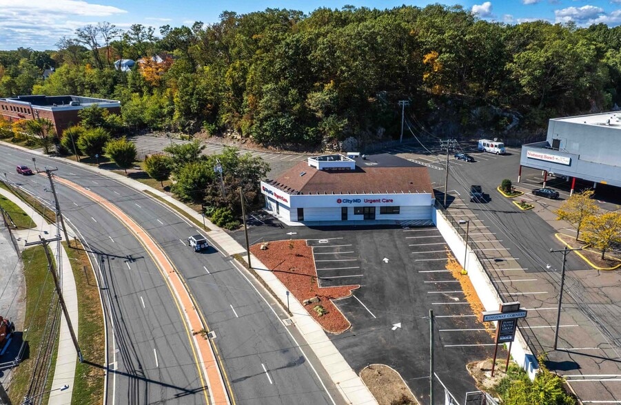 320 Kings Hwy E, Fairfield, CT for sale - Building Photo - Image 3 of 3