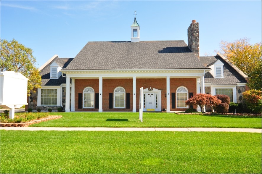 4700 Rochester Rd, Troy, MI for lease - Building Photo - Image 2 of 6