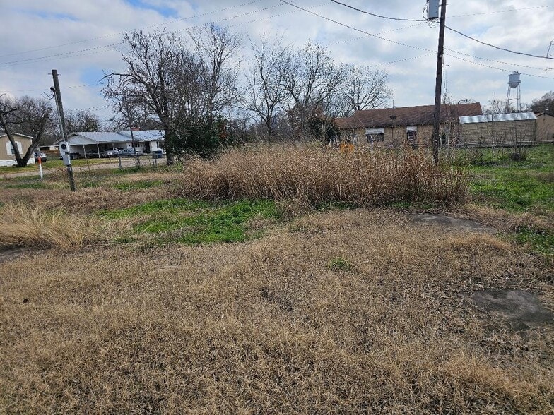 210 NE 2nd St, Kerens, TX for sale - Building Photo - Image 1 of 6