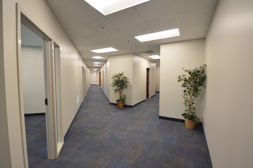 101 Centreport Dr, Greensboro, NC for lease - Interior Photo - Image 3 of 10