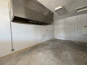 7562 Laurel Canyon Blvd, North Hollywood, CA for lease Building Photo- Image 2 of 4