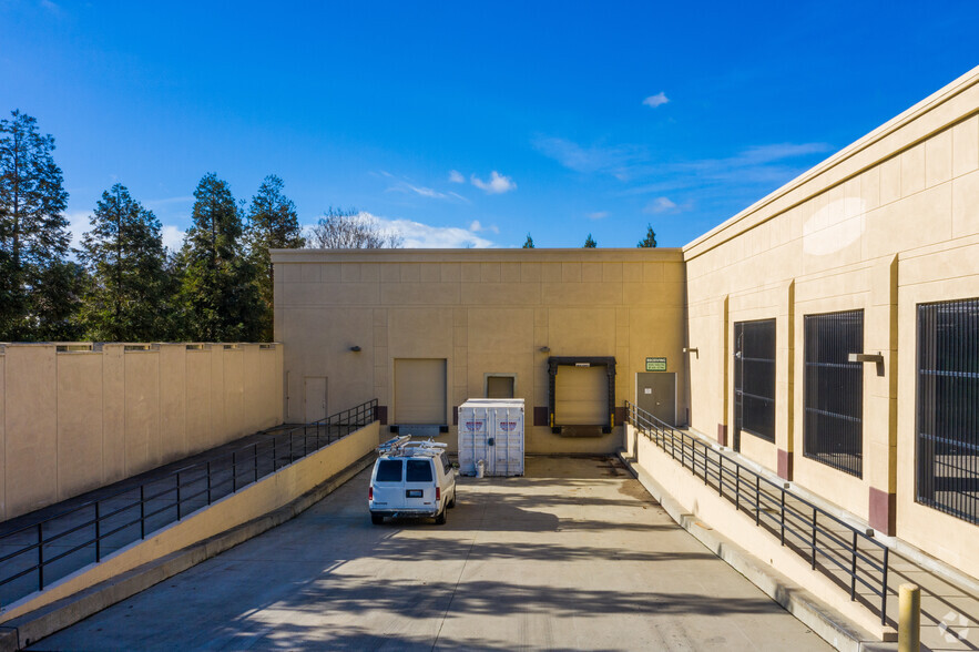 25 Crescent Dr, Pleasant Hill, CA for lease - Building Photo - Image 3 of 5