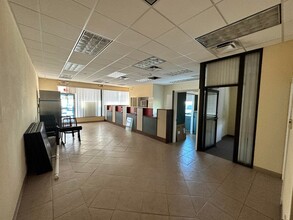 1100 Colonnades Dr, Fort Pierce, FL for lease Interior Photo- Image 2 of 5