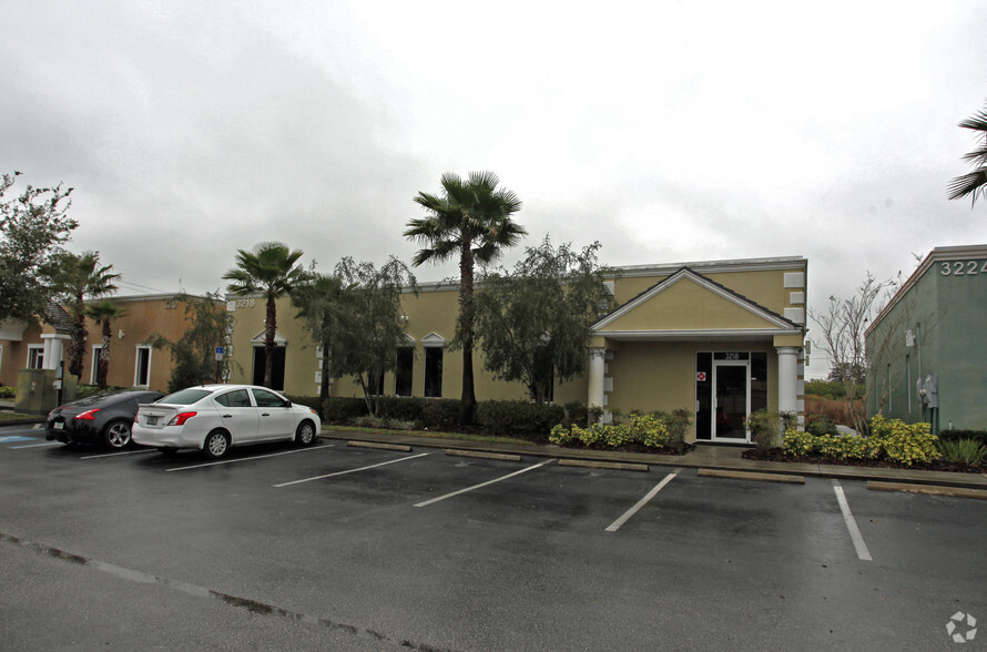 3218 Parkside Center Cir, Tampa, FL for lease - Primary Photo - Image 1 of 16