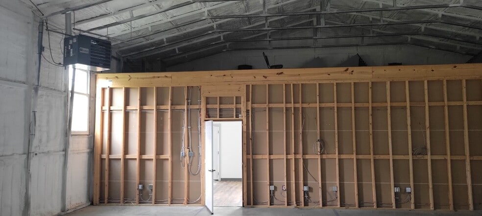 16467 Old Valley Pike, Edinburg, VA for lease - Interior Photo - Image 2 of 3