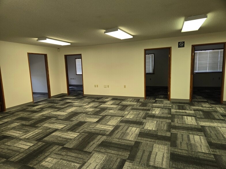 3909 Fruit Valley Rd, Vancouver, WA for lease - Building Photo - Image 3 of 5