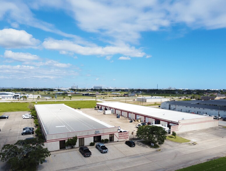 1740 W 4th St, Freeport, TX for sale - Building Photo - Image 1 of 1