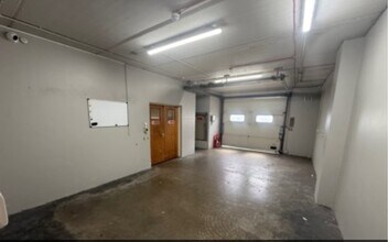 George Summers Clos, Rochester for lease Interior Photo- Image 1 of 3