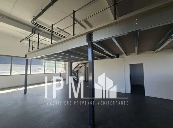 Office in Gardanne for lease - Interior Photo - Image 2 of 5