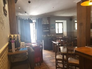 Retail in San Lorenzo de El Escorial, Madrid for lease Interior Photo- Image 1 of 5