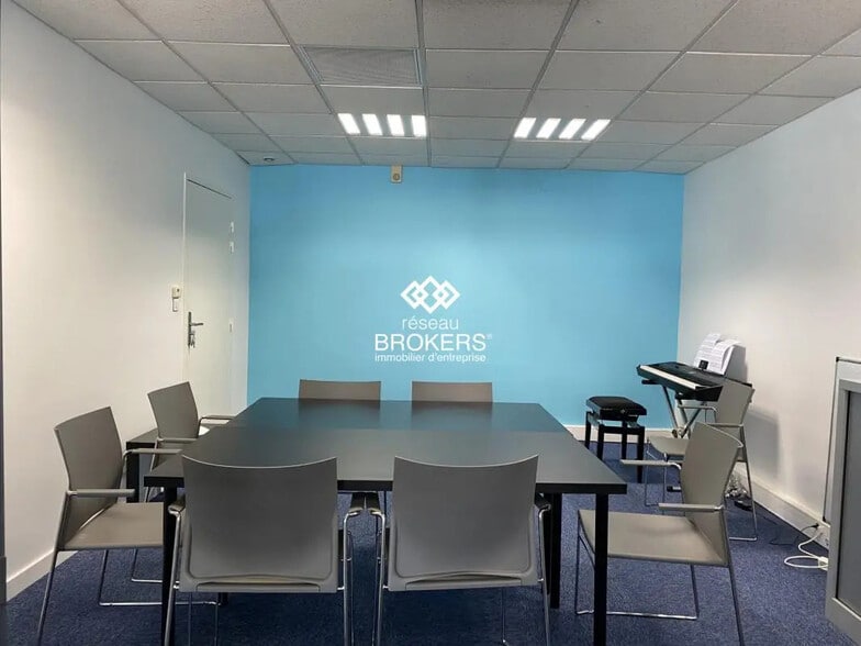 Office in Grenoble for sale - Interior Photo - Image 2 of 11