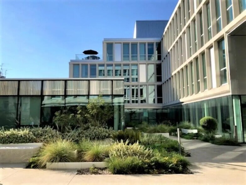 Office in Toulouse for lease - Building Photo - Image 2 of 9