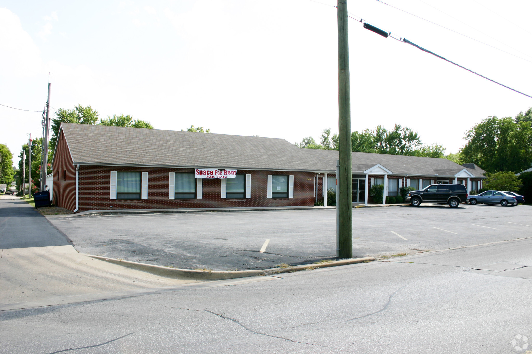 301 Cleveland Ave, Monett, MO for sale Primary Photo- Image 1 of 1