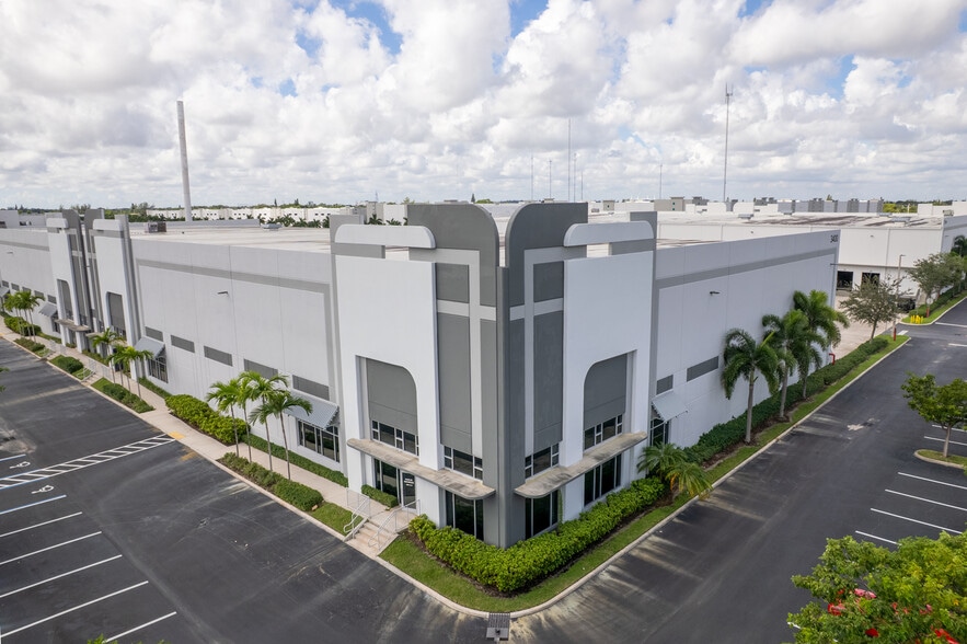 3400 SW 20th St, Pembroke Park, FL for lease - Building Photo - Image 2 of 14