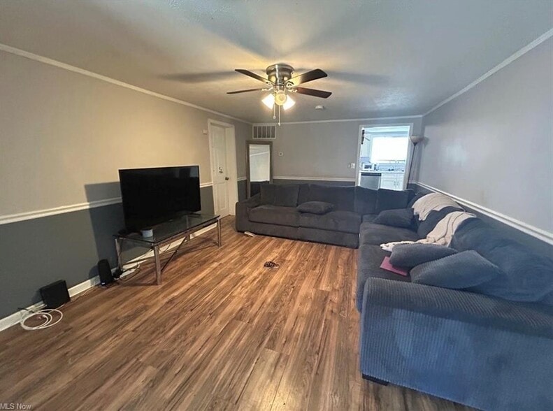 Residential Income Portfolio portfolio of 3 properties for sale on LoopNet.com - Building Photo - Image 3 of 40