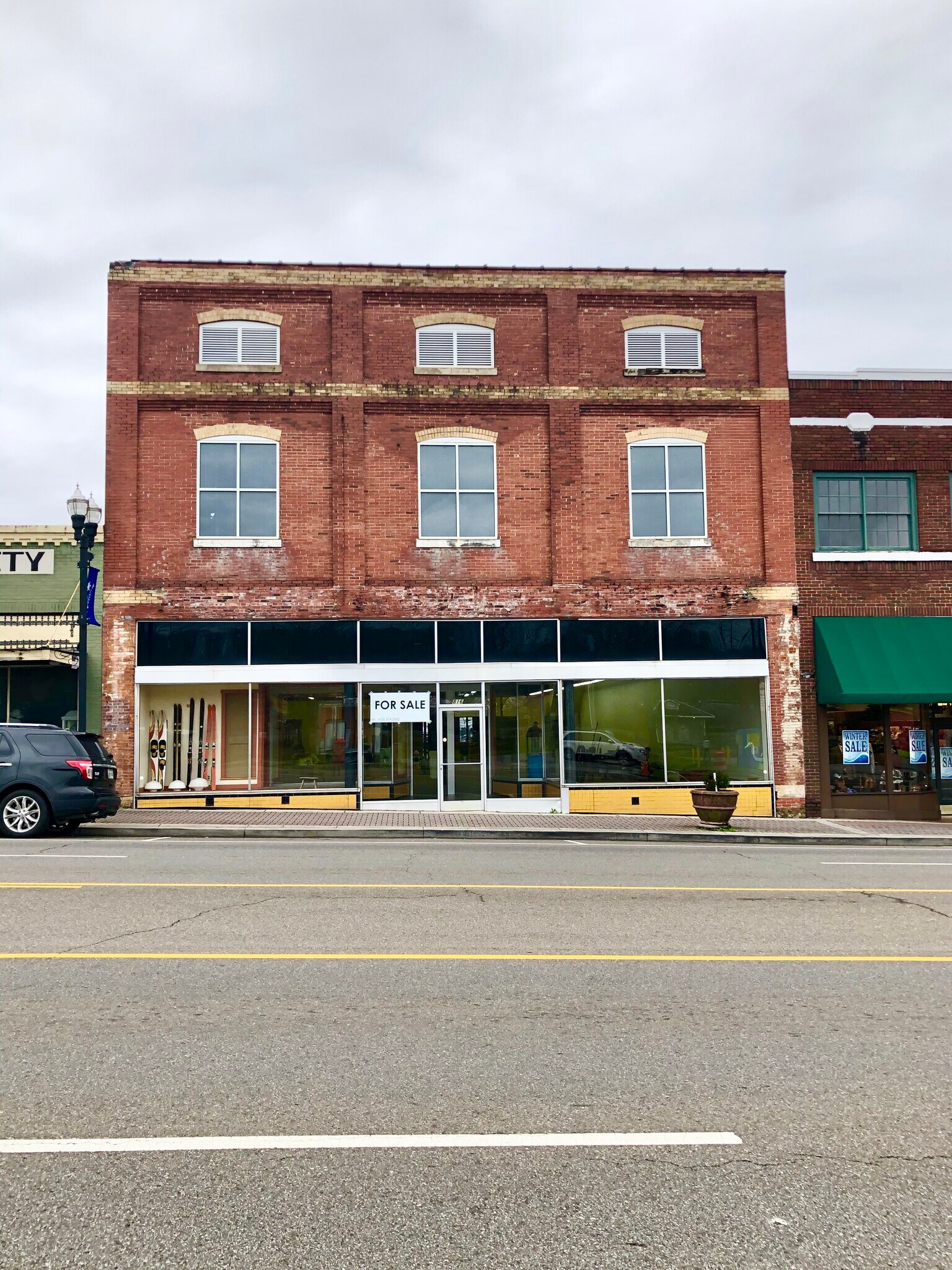 816 Tennessee Ave, Etowah, TN 37331