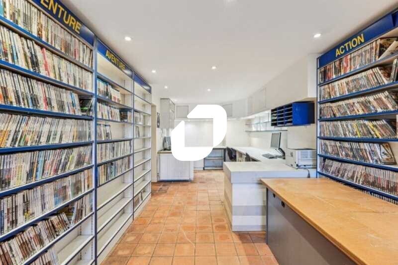 Flex in Colombes for lease - Interior Photo - Image 3 of 15