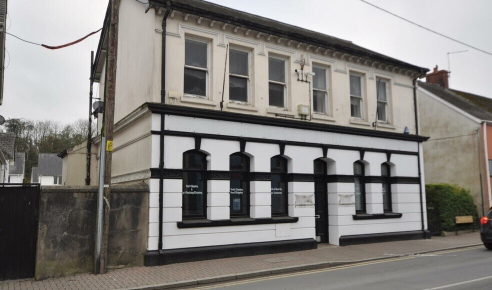 Pentre Rd, Carmarthen for sale - Primary Photo - Image 1 of 1