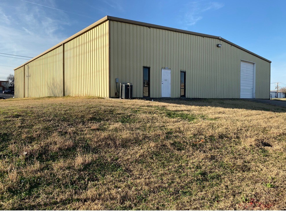 2305 Doreen St, Grand Prairie, TX for sale Primary Photo- Image 1 of 1