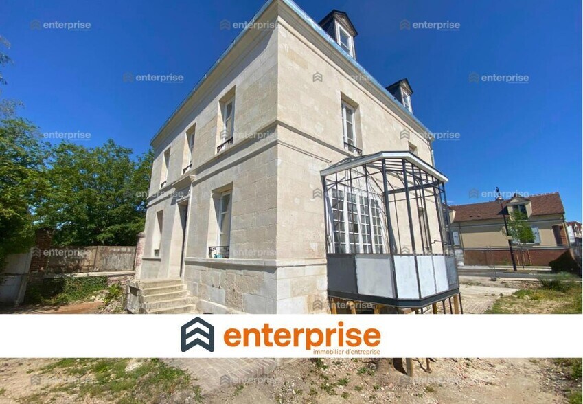 Office/Medical in Compiègne for lease - Building Photo - Image 1 of 7