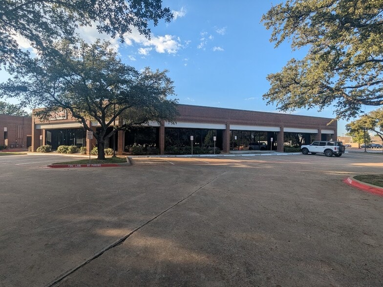 4100-4108 Amon Carter Blvd, Fort Worth, TX for lease - Building Photo - Image 2 of 11