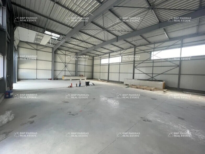 Office in Guichen for lease - Interior Photo - Image 3 of 6