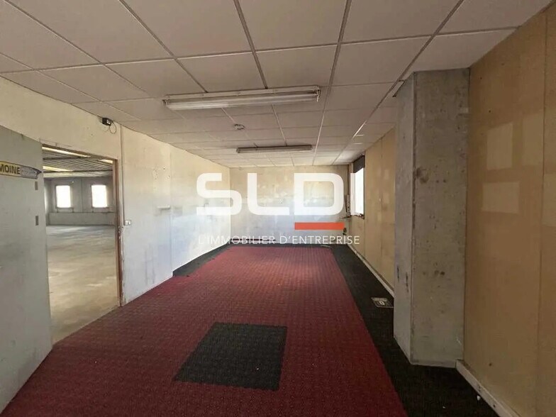 Flex in Anse for lease - Interior Photo - Image 2 of 6