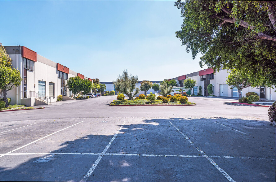 8651-8671 Hayden Pl, Culver City, CA for lease - Building Photo - Image 1 of 4