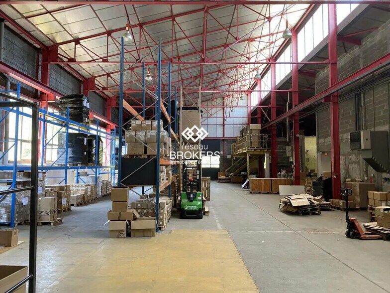 Flex in Vif for sale - Interior Photo - Image 2 of 14