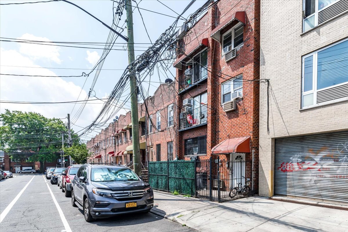 4054 97th St, Corona, NY for sale Primary Photo- Image 1 of 1