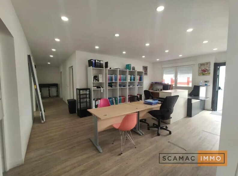 Office in Boissy-Saint-Léger for lease - Building Photo - Image 2 of 6