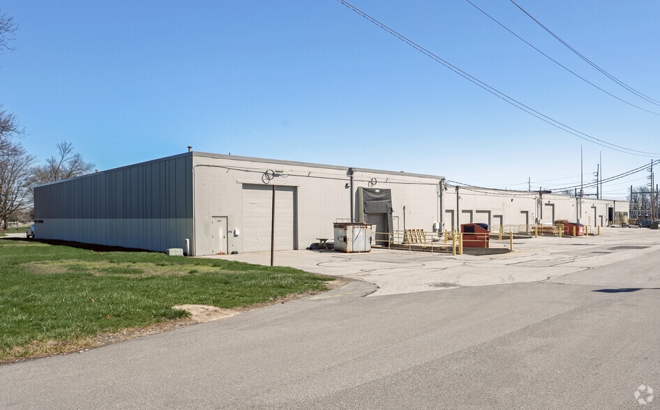 2321-2337 Executive Dr, Indianapolis, IN for lease - Building Photo - Image 2 of 2