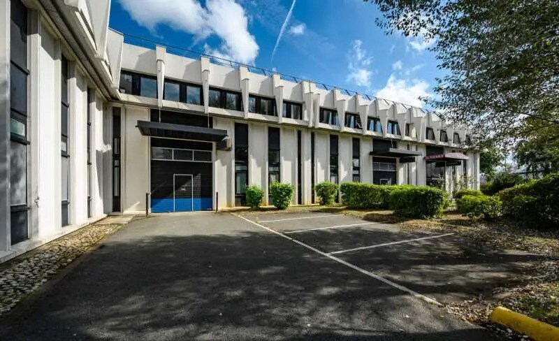 3 Allée Du Grand Saint-Bernard, Évry-Courcouronnes for lease - Building Photo - Image 3 of 9