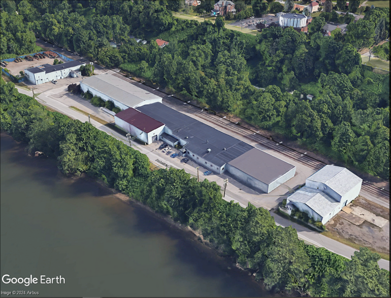 1020 Industrial Park Rd, New Cumberland, WV for sale - Primary Photo - Image 1 of 22