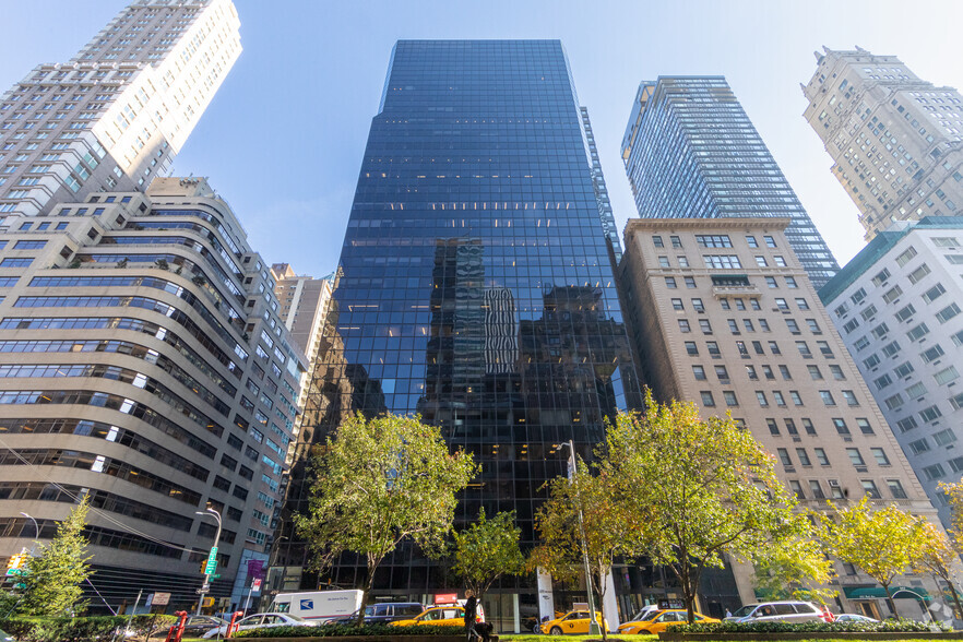 499 Park Ave, New York, NY for lease - Building Photo - Image 2 of 9