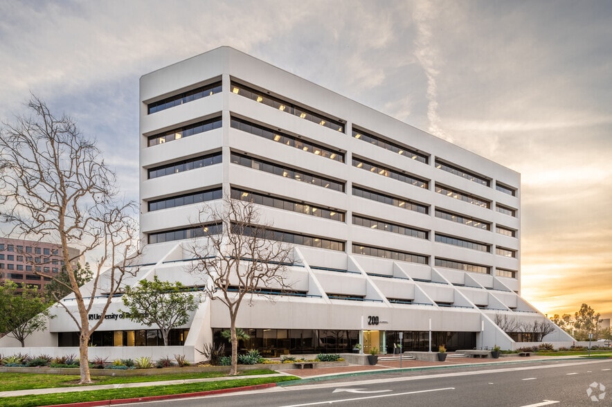 200 E Sandpointe Ave, Santa Ana, CA for lease - Building Photo - Image 3 of 10