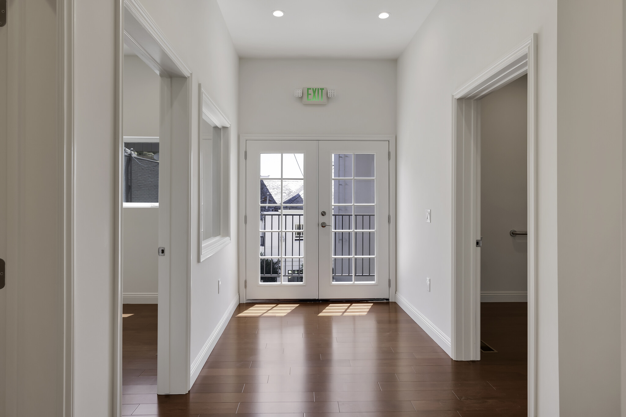 1112 N Sherbourne Dr, West Hollywood, CA for lease Interior Photo- Image 1 of 30