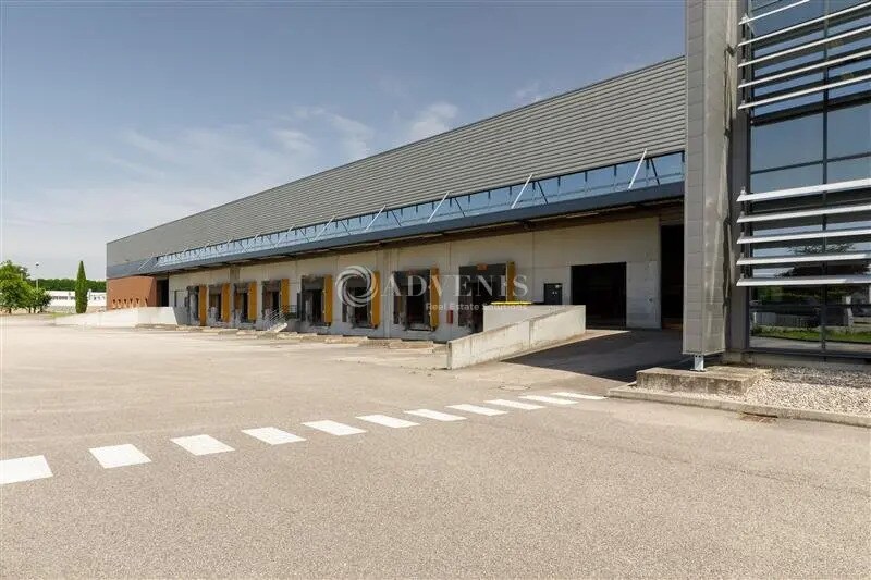 Office/Retail in Miribel for lease - Building Photo - Image 2 of 3