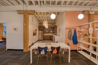 10-18 W Hubbard St, Chicago, IL for lease Interior Photo- Image 1 of 5